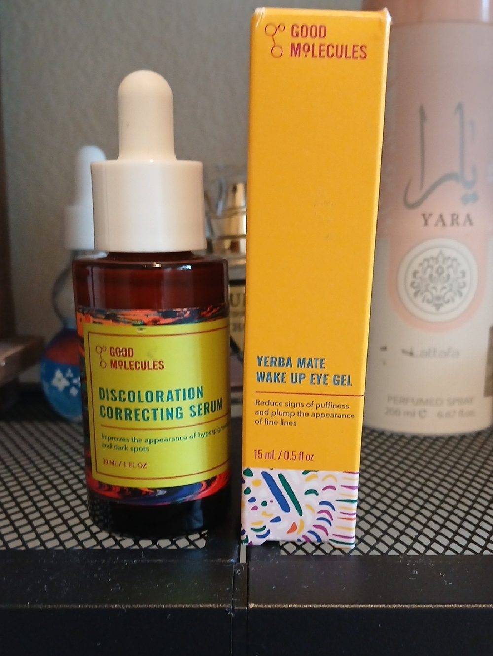 Good Molecules Bundle Discoloration Serum + Wake Up Eye Gel
